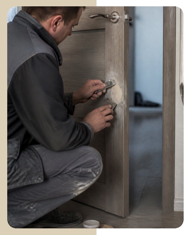 Профессиональный ремонт дверного полотна с выездом в Петергофе